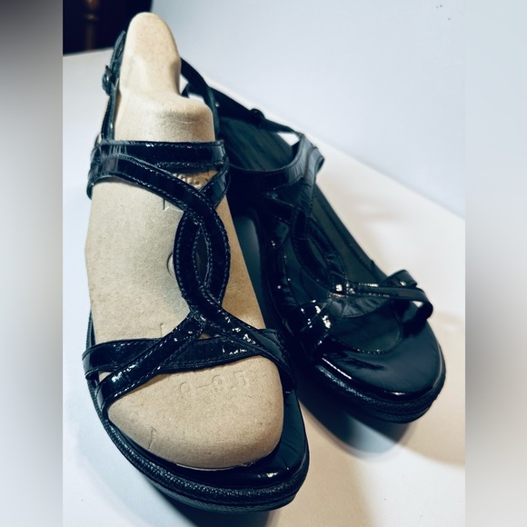 EUC Sz 42 10 $110 Born Patent Leather Slingback Wedge Sandals - Picture 2 of 13